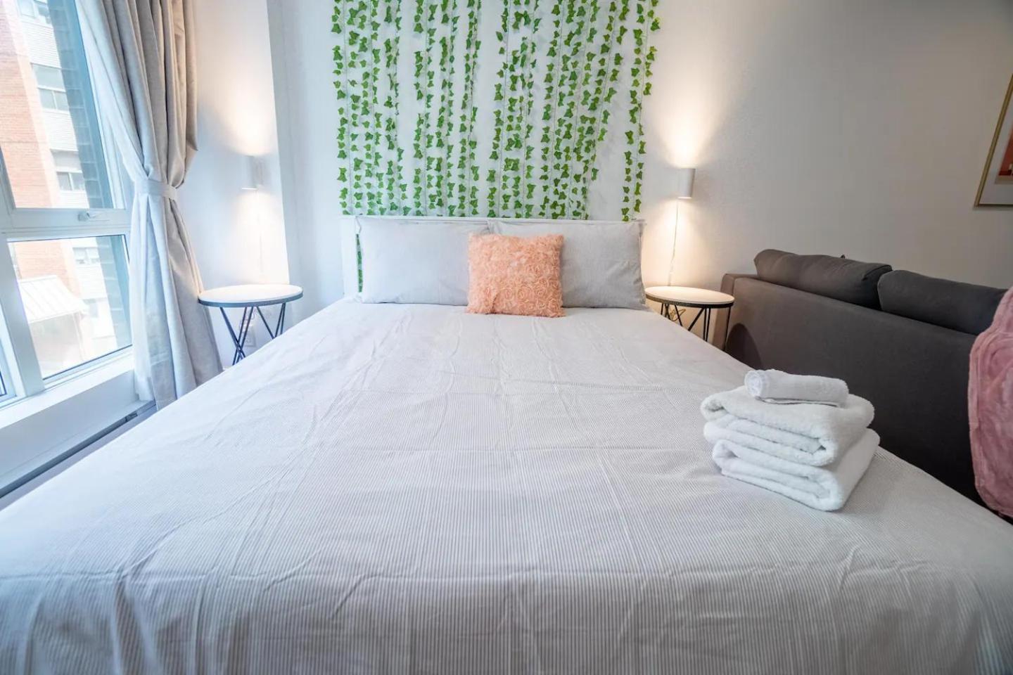 Rozenhaus Montreal Hotel Room photo